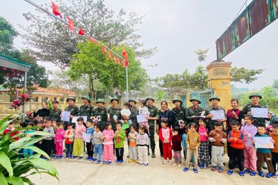 NGHĨA TÌNH QUÂN – DÂN, CHUNG TAY VÌ MÁI TRƯỜNG THÂN YÊU